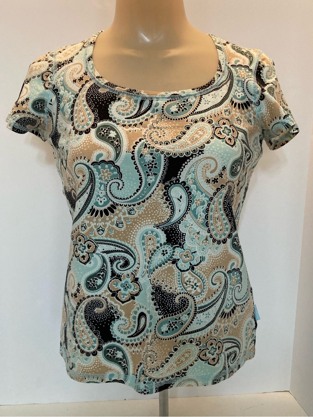 Women's Scoop Neck Paisley Tee - Aqua & Tan. SSB3